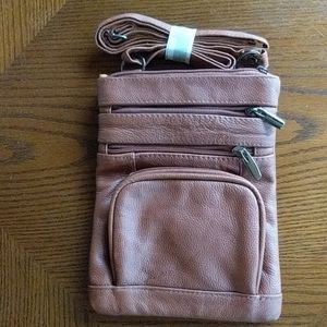 Maze crossbody purse with 6 pockets!
